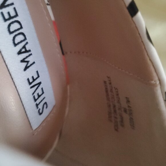 Steve Madden | VALA Newspaper Print Pointed Toe Heels | White Multi | Size 9 | N - Picture 11 of 16